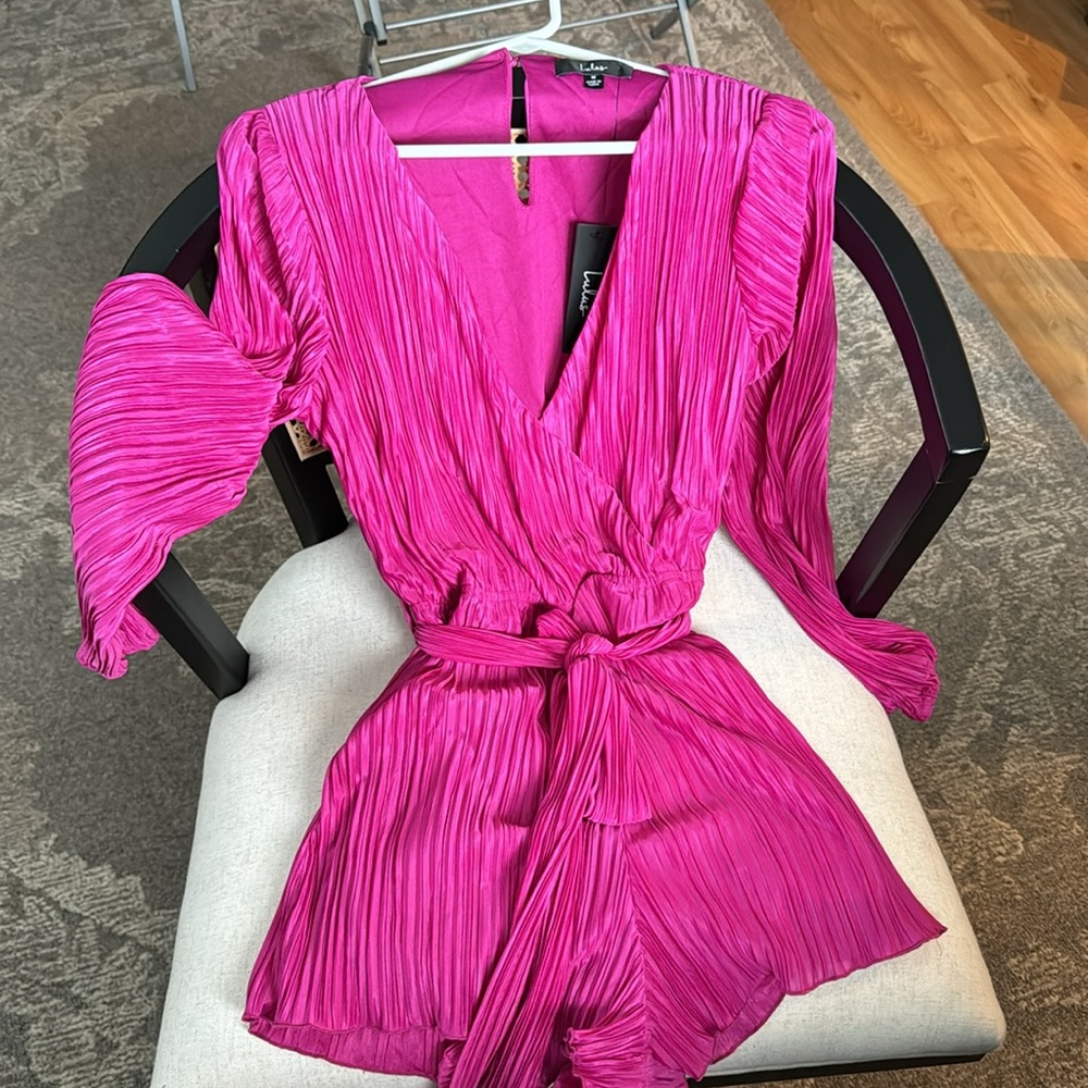 Lulu “pop pink” romper. NWT. Size M